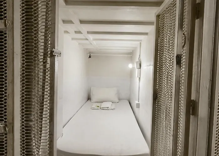 Капсульный отель Budget Near Mrt Shaw *